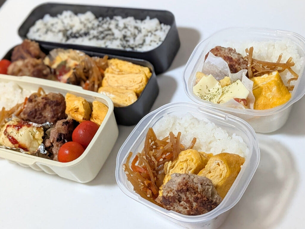 余りおかずを詰めて冷凍保存するミニ弁当の具体例