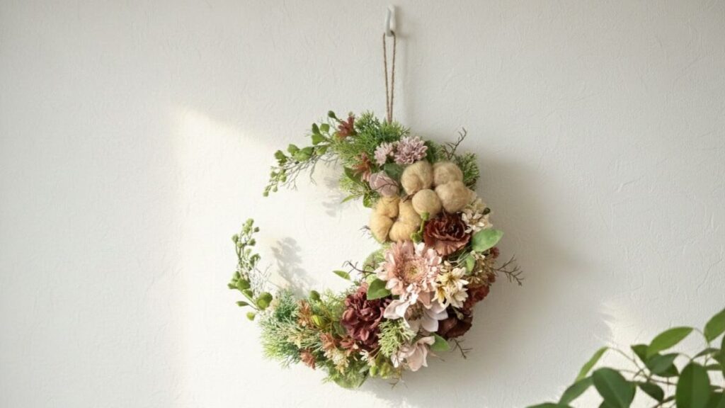 三日月のように細くカーブしたクレッセントリース